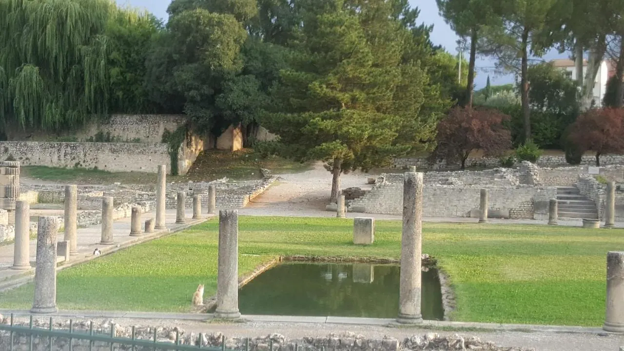 Y Here Vaison-la-Romaine